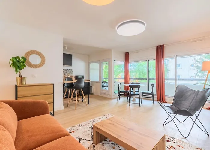 Spacious Apartment With Balcony And Parking