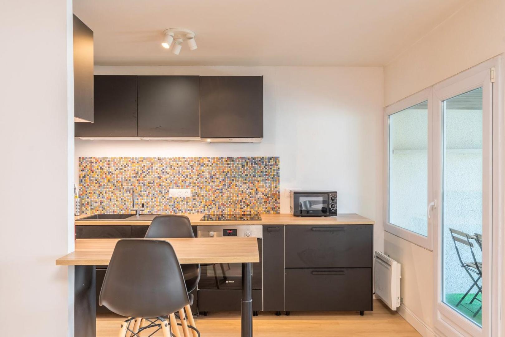 Apartment Spacious With Balcony And Parking *