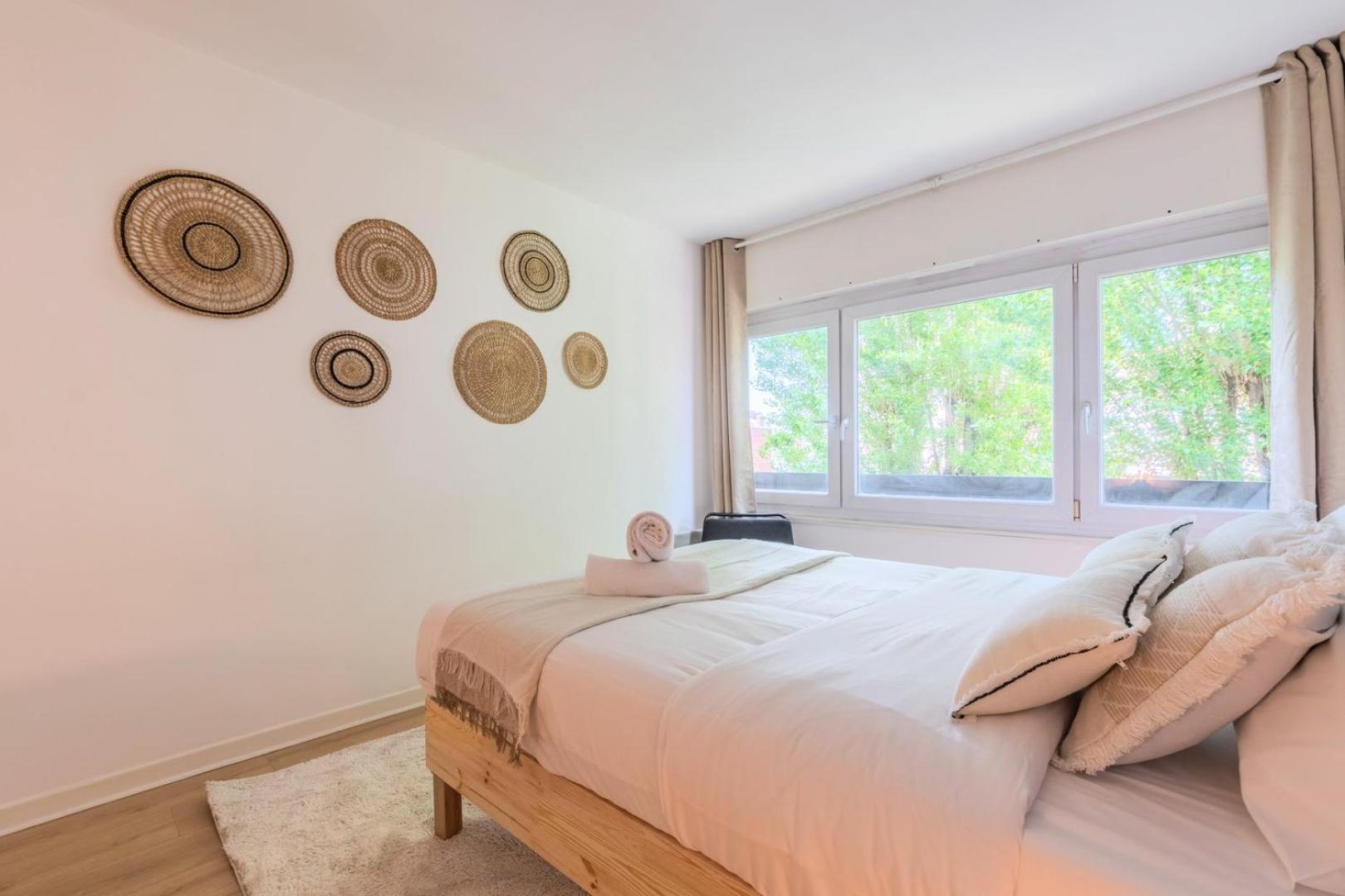 Spacious With Balcony And Parking * La Madeleine (Nord)