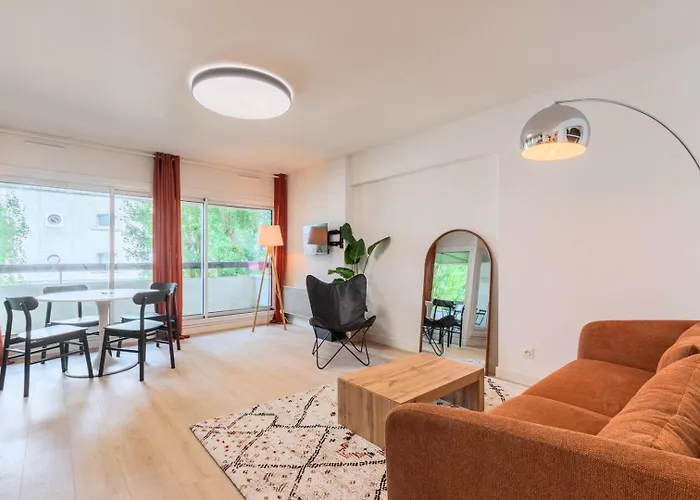 Spacious Apartment With Balcony And Parking