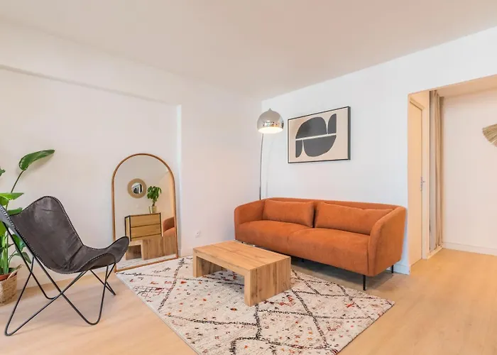 Spacious Apartment With Balcony And Parking